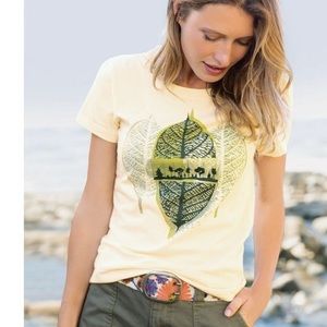 NWT Sahalie Saturday Market Tee cream with leaves